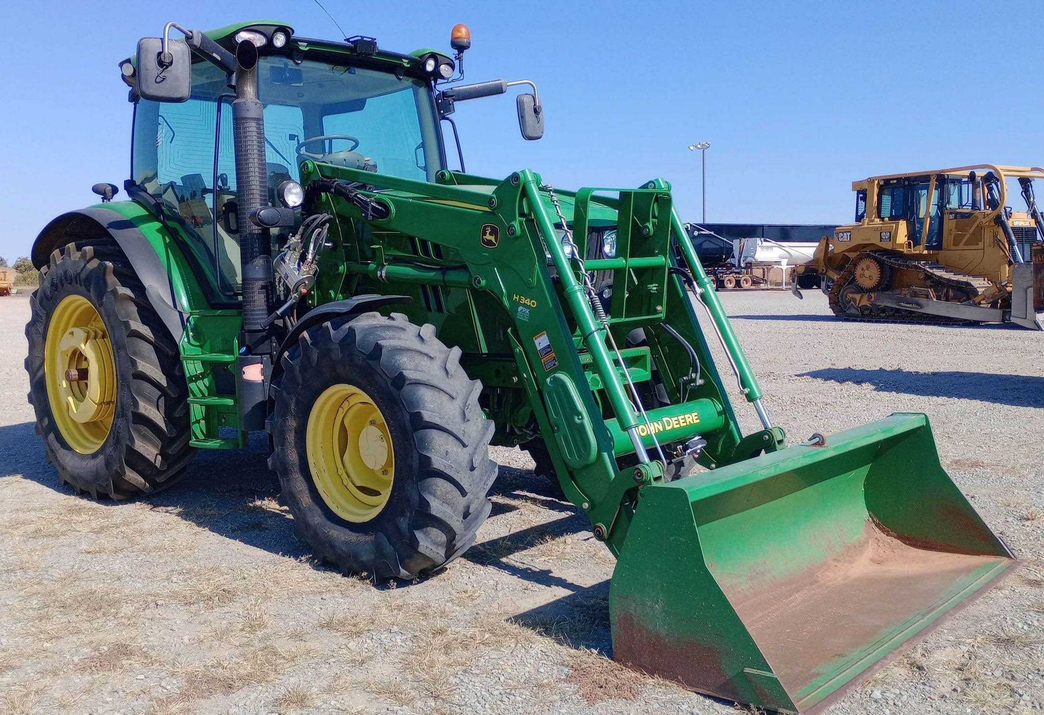 2015 John Deere 6125R MFWD